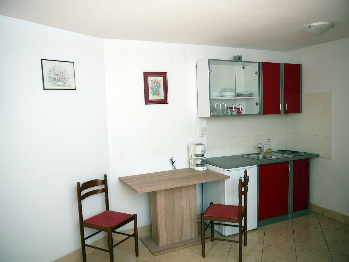 Apartment Gaga And Nia Krk Town Εξωτερικό φωτογραφία